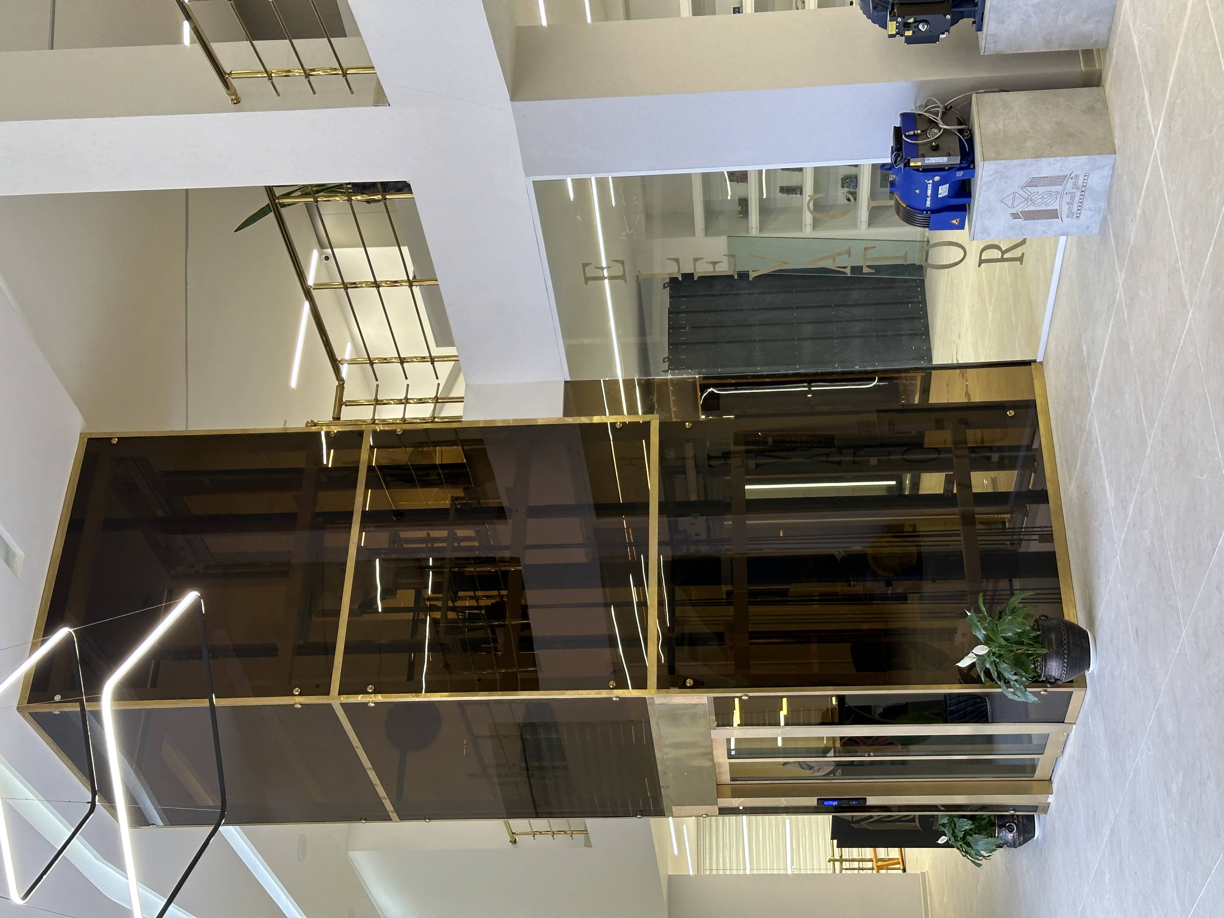 آسانسور شیشه ای 